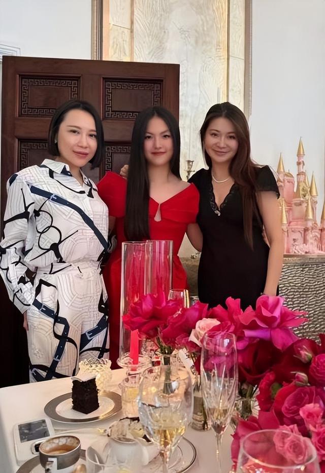 王诗龄生日宴再惹争议：城堡蛋糕太壕，红裙被批显老气
