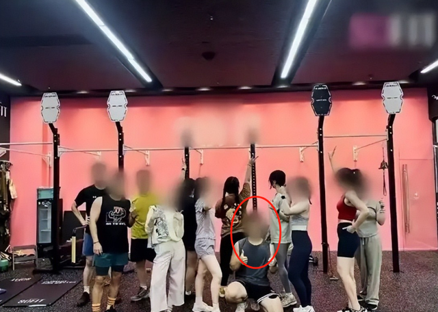 丈夫曝妻子出轨健身教练后续：女方给教练买20万车，酒店视频流出