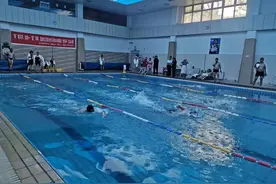 “泳”夺桂冠邻里乐 “水”与争锋促和谐——苏家屯区民主街道富城社区举办第四届“欢乐杯”游泳比赛图片