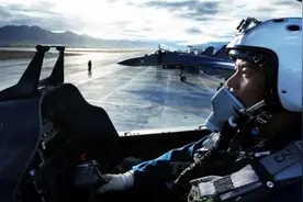 3台发动机轰鸣，歼36挂新弹升空！射程覆盖一二岛链美军轰炸机图片