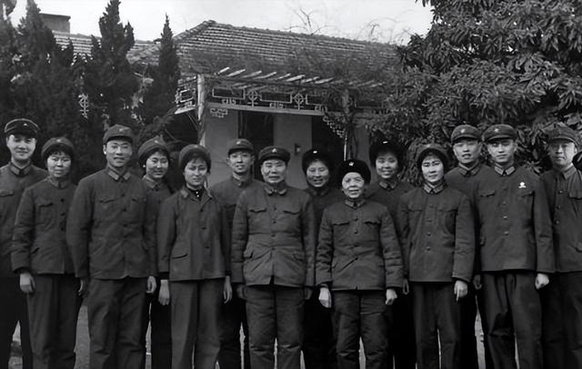 开国上将杨得志真是老当益壮，80岁再娶妻，夫妻俩一起生活了4年