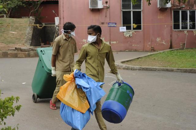 尼帕病毒确诊5例，近100人被隔离	，公众场合或坚持“4不碰”原则