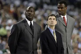 科比98年场均15分，在队内只是替补，他为何能入选全明星首发？图片