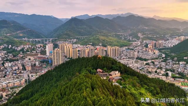 四川盆地南缘的“散装民族”县,黔韵十足,它有何特点?