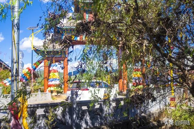 一边云南一边四川,于是泸沽湖被一分为二,成了两个4A级景区