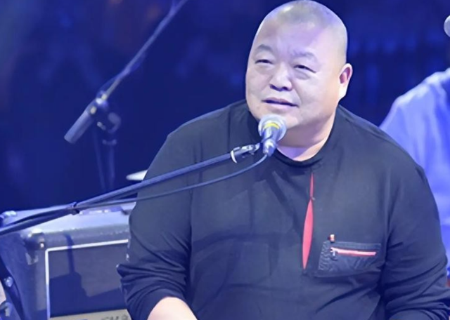 她连上5次春晚，私下却和恩师同居怀孕被骗流产，今57岁依然单身