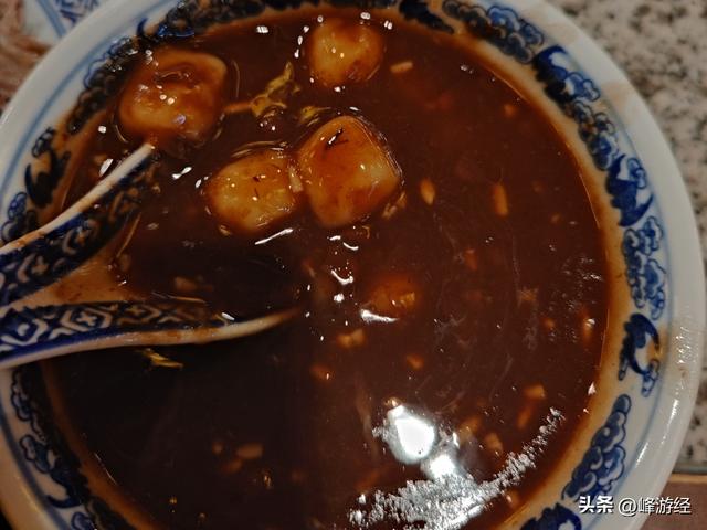 玄武门外，找了家南京大排档，体验金陵城的特色美食