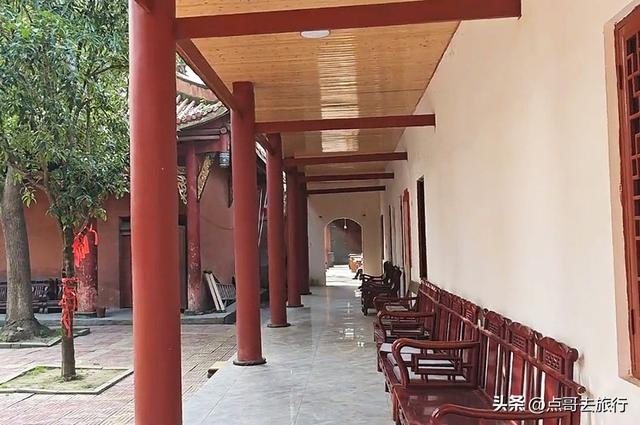 成都被严重低估的寺庙，大殿华丽庄重，让人吃惊不小，公交可直达