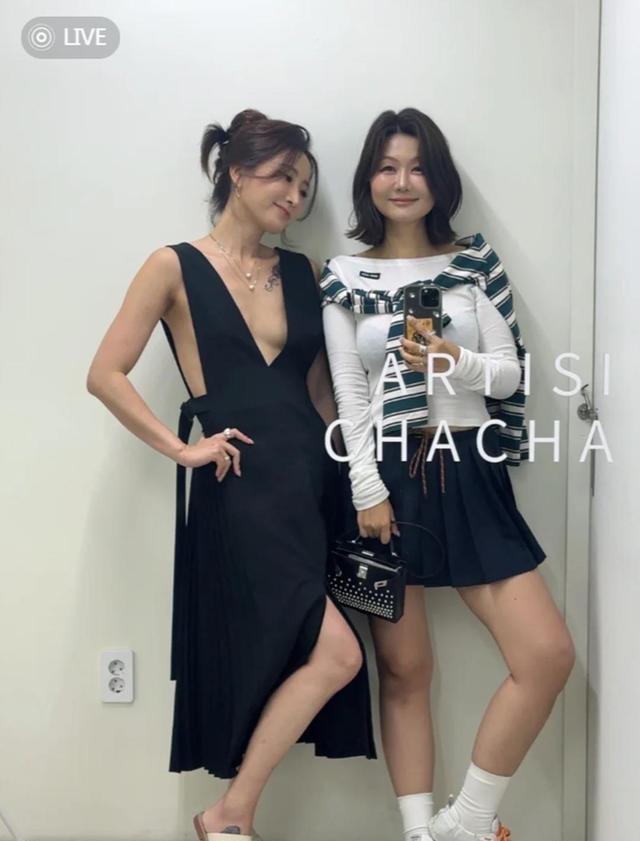 陈赫前妻不穿内衣大胆出镜，胸和肚子快一样平，那张脸倒是很美