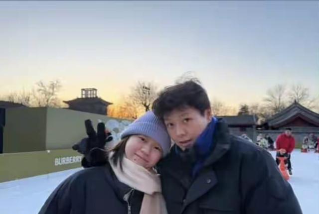 全红婵北京归队 与陈艺文司雅杰聚会 喝咖啡拍照笑容甜 欢声笑语不断