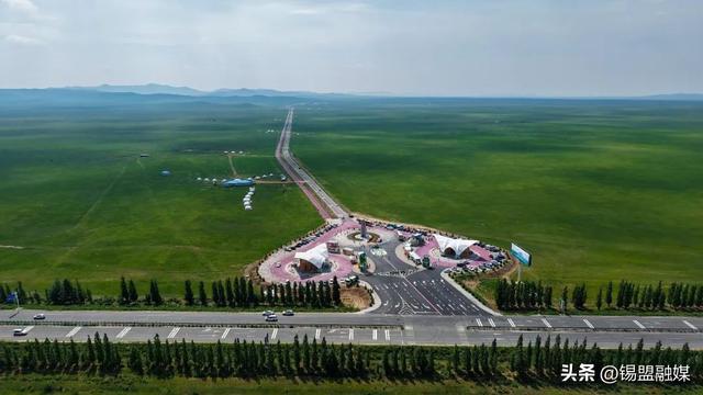 中国草原最大公路石碑亮相西乌珠穆沁草原
