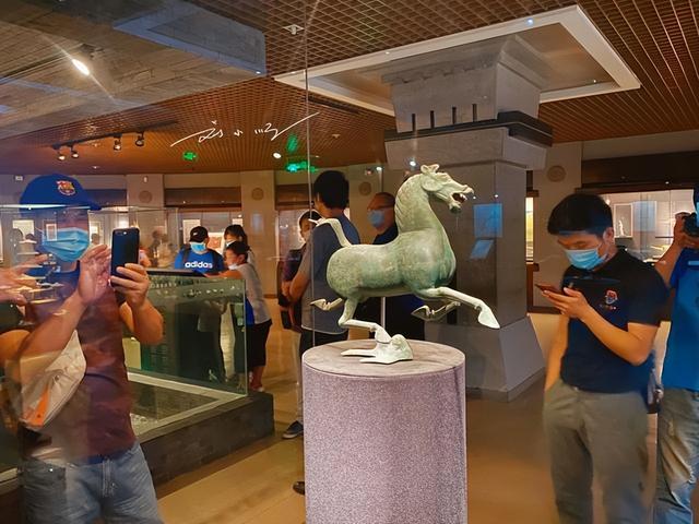 实拍甘肃省博物馆“镇馆之宝”，好多游客却直呼：怎么这么小？