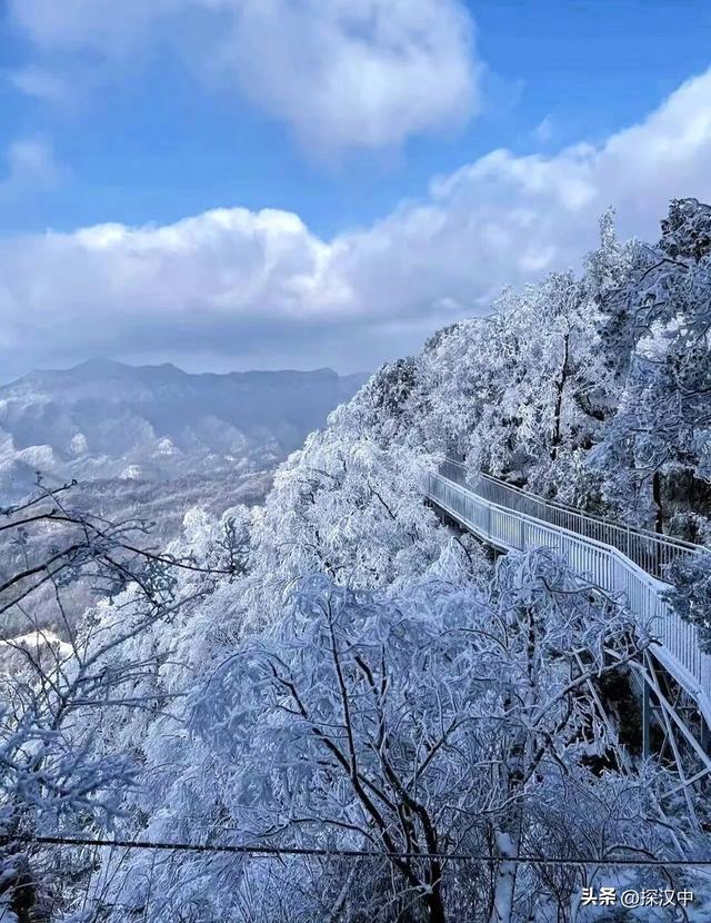 春有繁花夏有凉，秋染山林冬有霜 —— 草川子景区