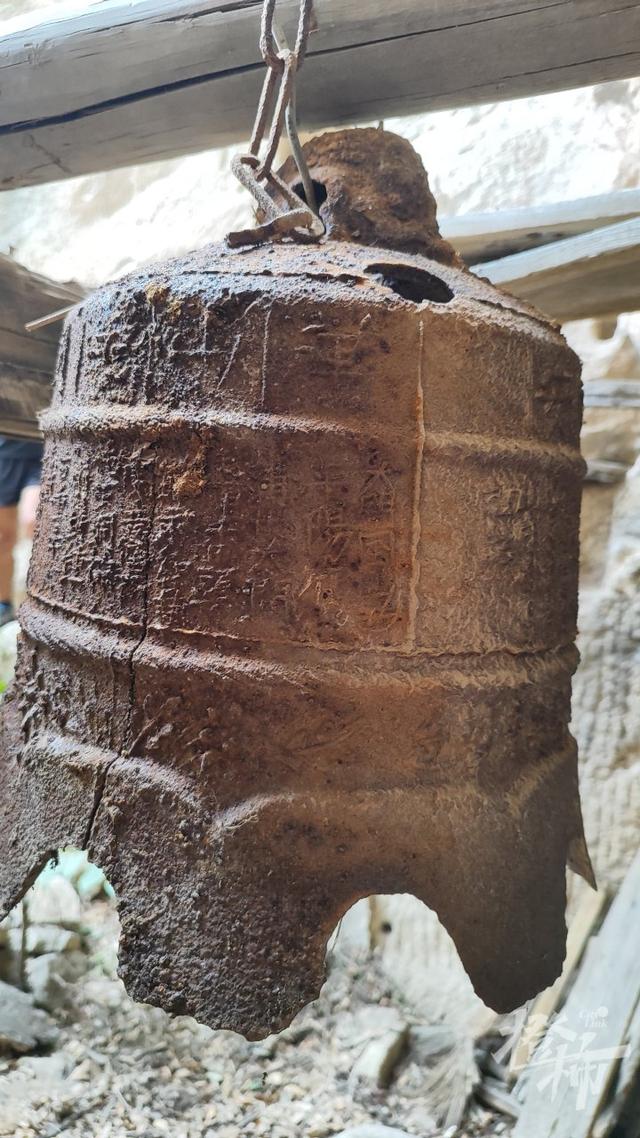 华山险峰发现神秘洞窟和汉代塑像？ 景区回应橙柿：相关地点已管控，不建议大家打卡