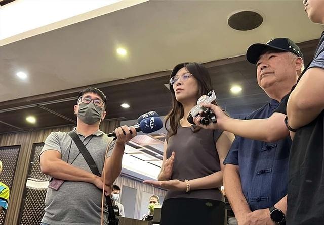 从今往后，郑丽文在国民党能横着走！党内谁还敢拦她的路？