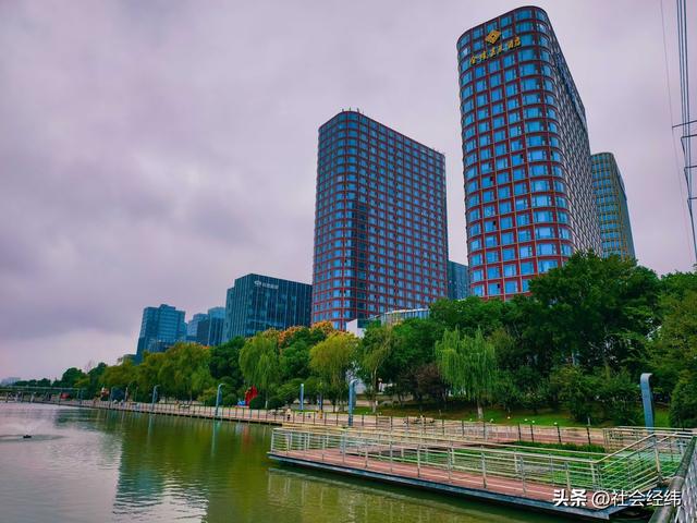 南京九龙湖：从淤积污染到 “水清鱼翔” 的生态蜕变