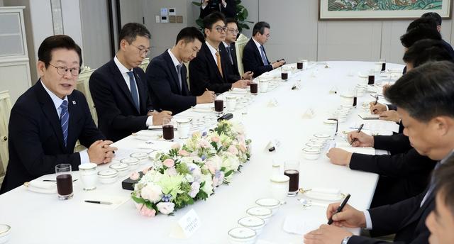 李在明选的韩国外长，几天前访华大谈中韩友好，一去美国马上翻脸