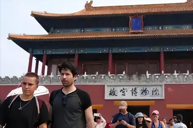 大量美国游客涌入中国，玩了几天后，不吹不黑，中国比美国强多了