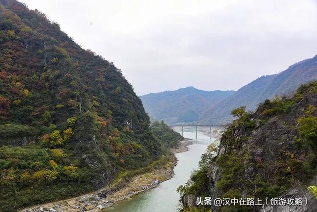 汉中出发沿嘉陵江跨省自驾，把秦巴深秋的美景装进车窗～图片