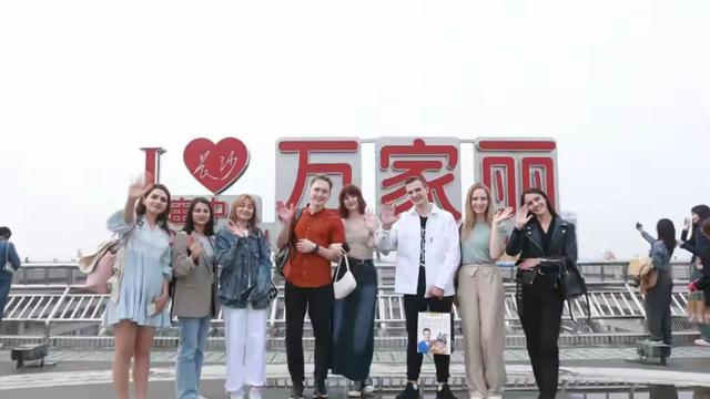 北京杜莎夫人蜡像馆即将谢幕,万家丽蜡像馆的别样风采引人深思