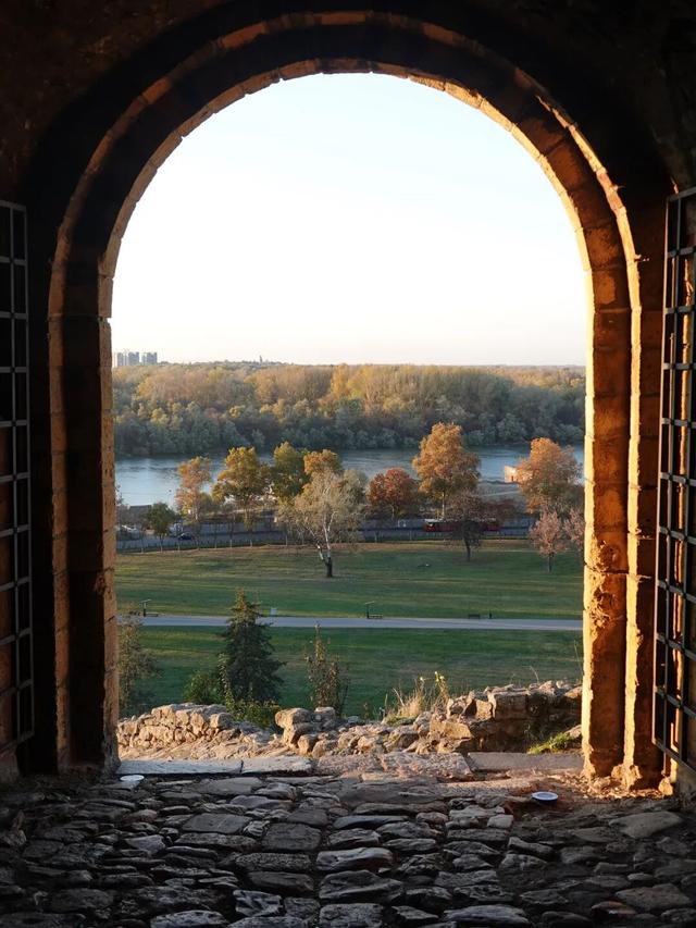 塞尔维亚，一座被轰炸过78天的城市的新生，贝尔格莱德一日游记