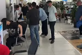 北京冰雹第二日，多名车主在4S店排队等定损：一大早就来，排到70多号图片