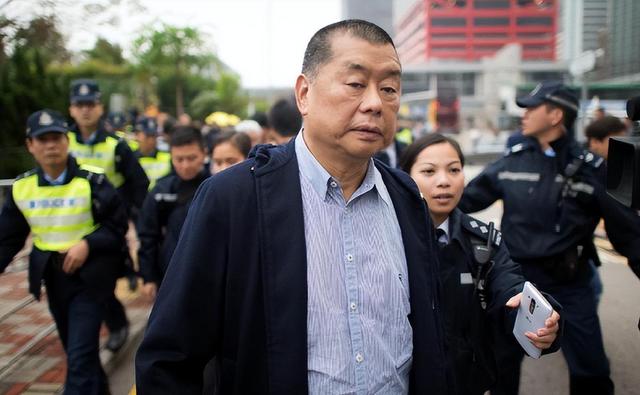 美连开3枪，特朗普通告全球，尽一切可能救黎智英，中方别无选择