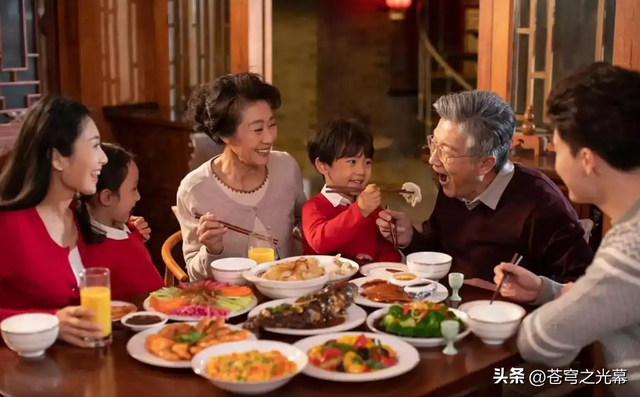 第一批免签来华的外国人，吃了中国大餐，回国已经吃不下白人饭了