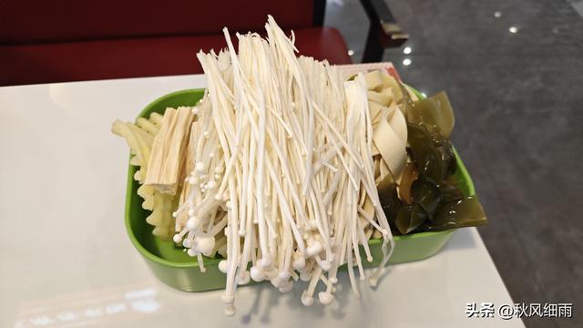 自驾浙江衢州第三天，枫岭关打卡三省界碑，江郎山爬到腿抽筋