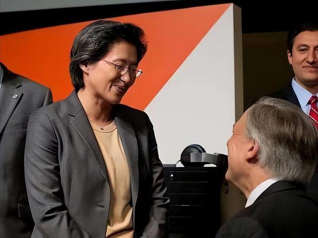 比“芯片制裁”还可怕！美国芯片专家多数是华人，她更是顶尖大佬