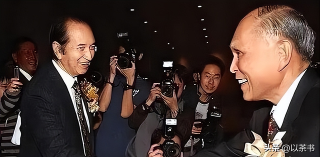 阅兵临近，霍家三父子一张北京合照暴露真实处境，目的果然不一般