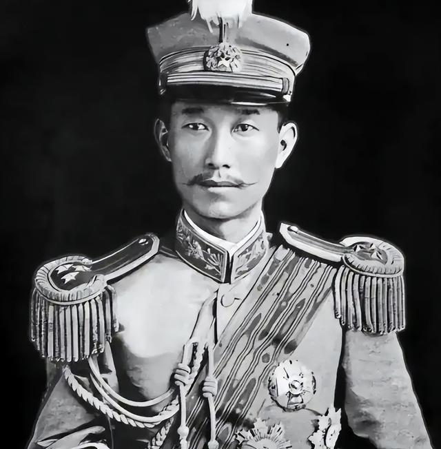 34岁英年早逝，蔡锷死因迷雾重重，是病逝还是另有隐情？