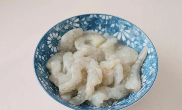 这3种食材一锅焖，天冷就适合吃这道菜，鲜嫩入味；全家都爱吃