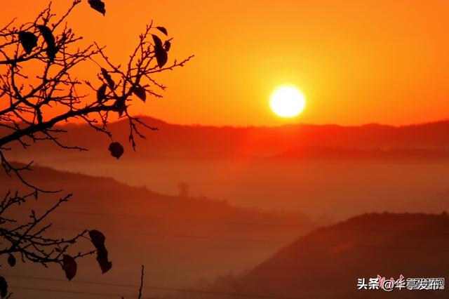 华亭：关山起云海 霞光耀华亭