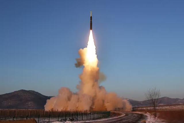 不出所料：金正恩托人给中国捎了一句话，特朗普果然低估了朝鲜