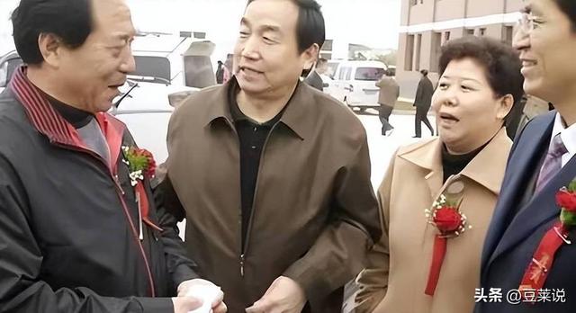 52年前，那个轰动一时的“白卷英雄”张铁生，如今过得怎样了？