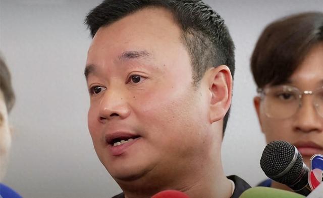 被解除总理职务的佩通坦还能任党首吗