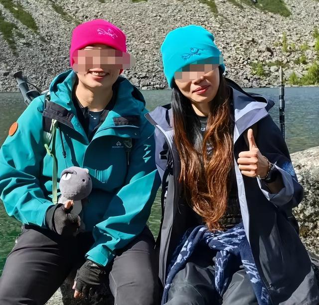 女孩徒步党岭失温被弃后续：被曝是全女“搭子”，数人轮流背下山