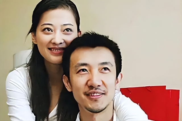 吃梅婷6年软饭，“出轨”李小冉惨遭断手断脚，今与梅婷天差地别