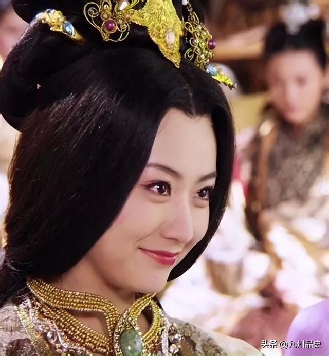 只因长得太美，她先后被6人轮番霸占60年，48岁依然被人争抢宠爱