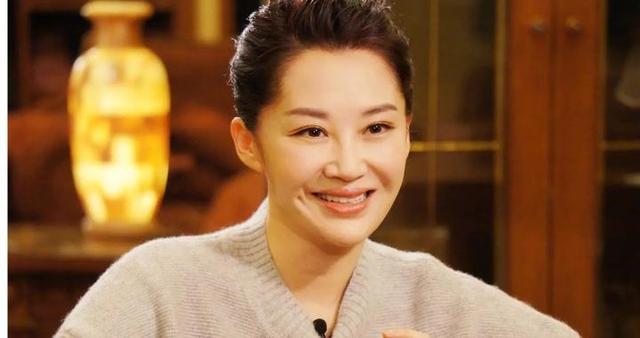 她一生 “风流成性	、老少通吃”，撩汉无数	，现如今56岁却依旧单身