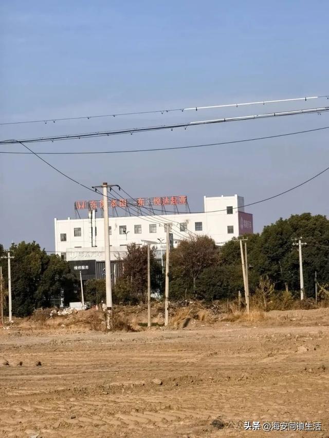 在海安新立发桥上看看老通扬河的水，回味春秋风云！