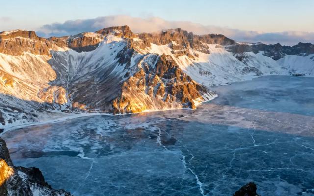 长白山冬日限定：冰封天池、雾凇魔界，一场与天地对话的旅程