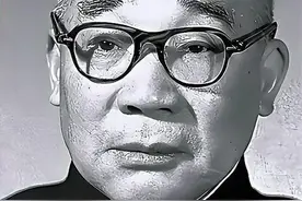 “计划生育”发起人：要求人民生1个孩子，自己娶两个老婆生8个！图片