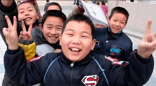 教育部扔下重磅炸弹：2026年开始，全国一律不准再买校外商业试卷