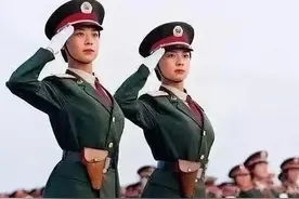 99年国庆大阅兵，这对双胞胎姐妹花吸引了全世界的目光！图片