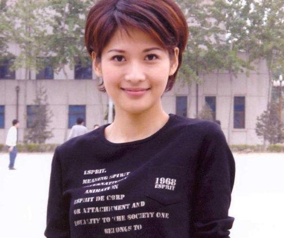 傍大款，当小三，私生活混乱！难怪16年过去	，阔太们还在防着她