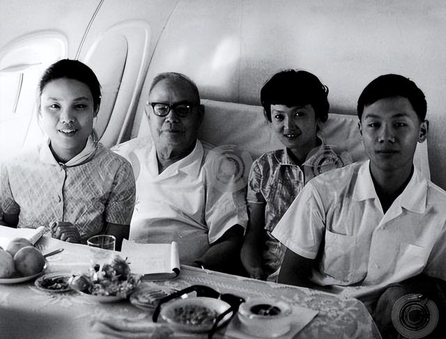 1976年，毛主席为何下令拿掉叶剑英的兵权？事后才知主席用心良苦