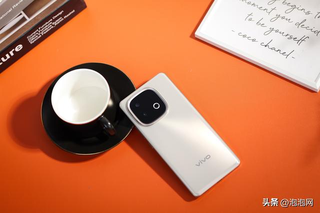 7620mAh超大电池也有超薄设计 vivo Y300 GT外观图赏