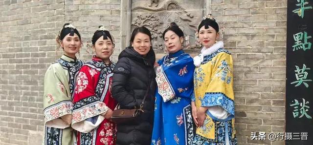 汉服古韵迎佳节 别样三八绽芳华——万荣李家大院妇女节人气火爆